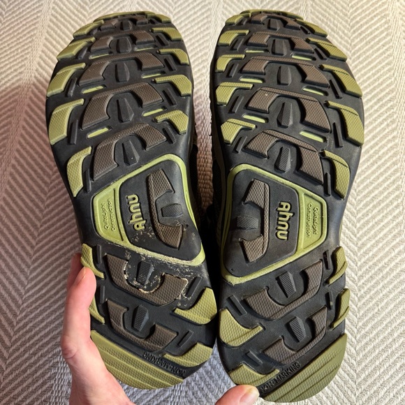 Men\'s Ahnu Hiking Low Top Waterproof Shoes,‎ Size 10.5